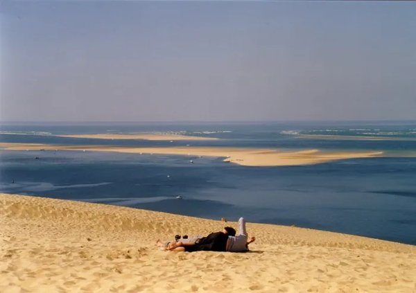 Les raisons pour lesquelles la dune du pilat est un lieu parfait pour des vacances en famille avec domaine les oréades